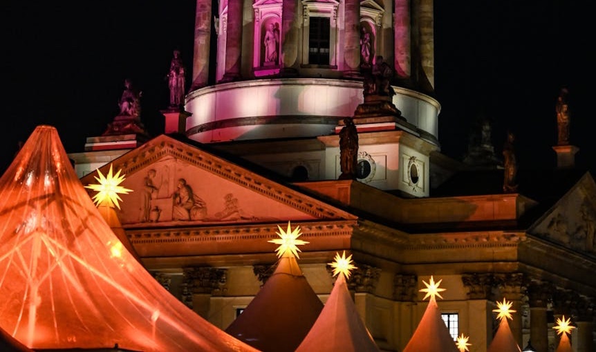Winterliche Ansicht einer Kirche